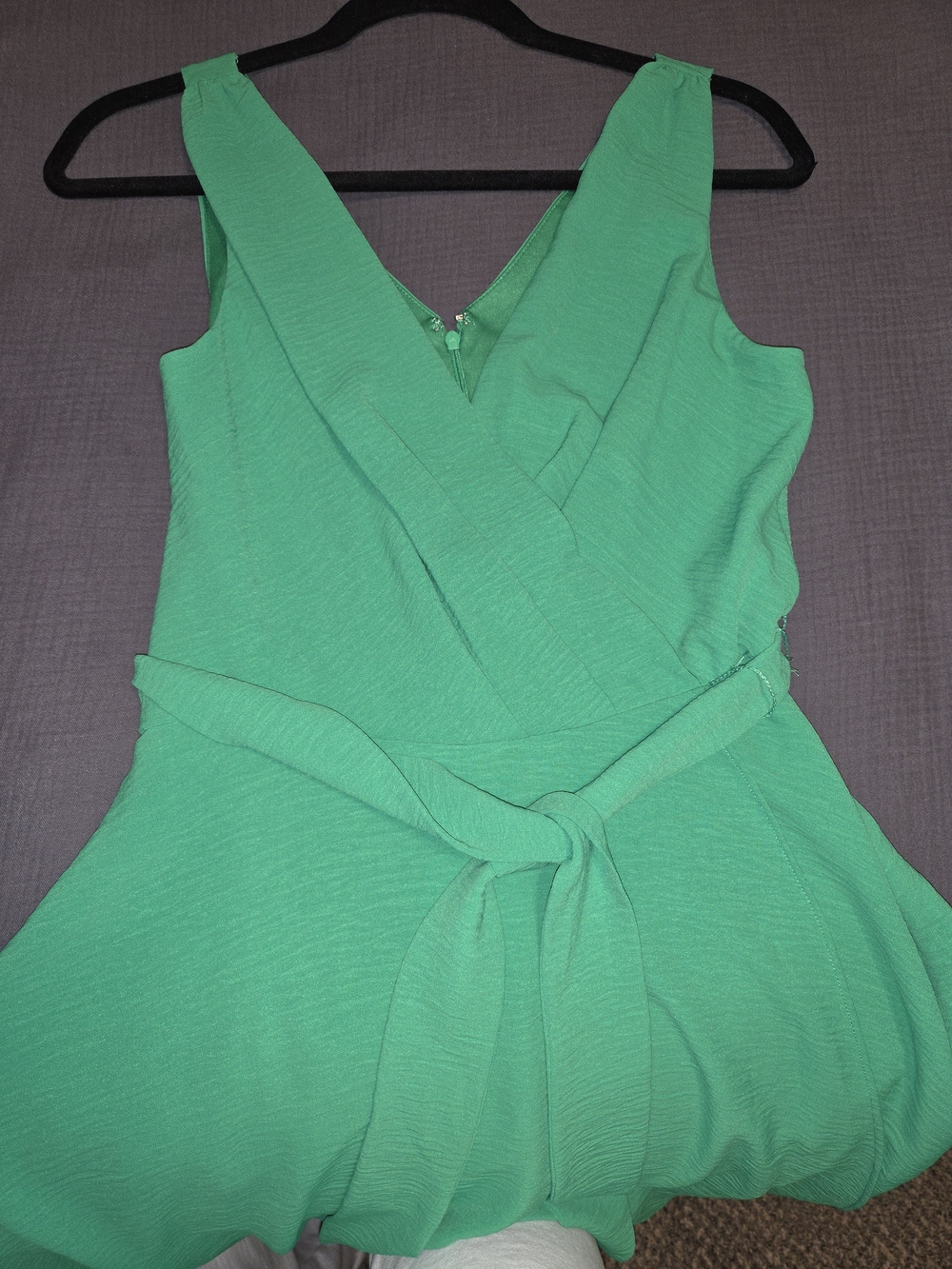 Sleeveless V-Neck Green Tie-Waist Dress